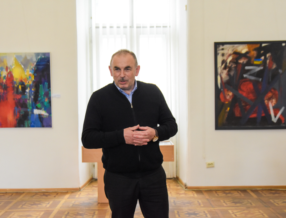 В Ужгороді відкрилася мистецька виставка для допомоги закарпатським легіонерам